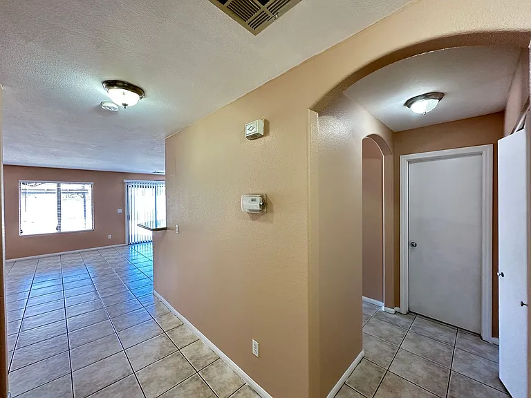 4711 Thackerville Ave — Photo 9