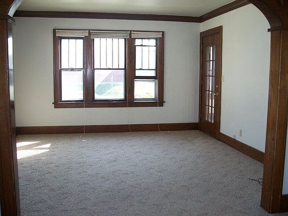 3rd image of 516 E Madison Ave