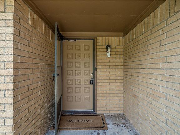 3rd image of 310 Allenwood Dr