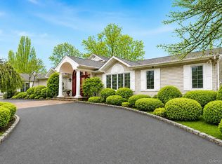 20 Astro Place, Dix Hills, NY 11746