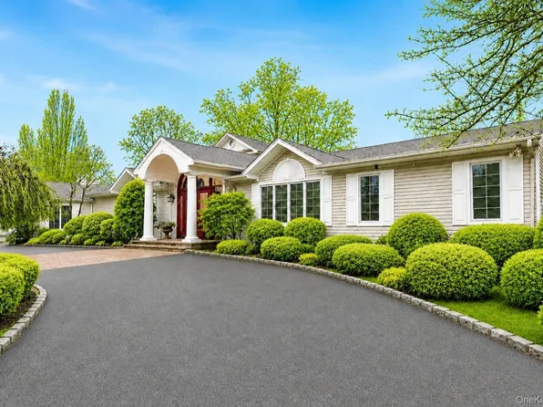 20 Astro Place, Dix Hills, NY 11746