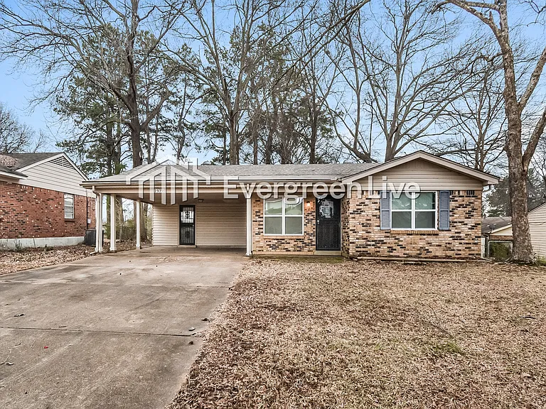 1939 Custer Dr — Photo 1