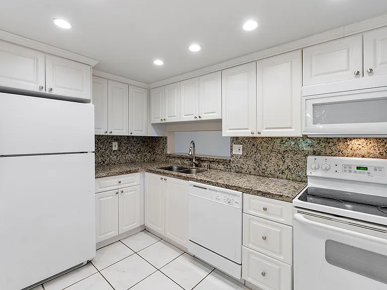 8730 SW 133rd Avenue Rd #1ST FLOOR — Photo 3