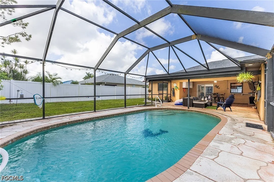 3 bed, 2.0 bath, 2099 sqft, $2,795 — Photo 1