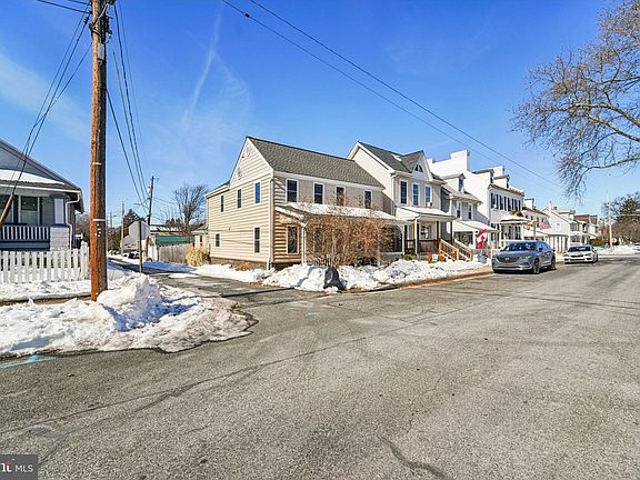 2nd image of 516 N Adams St