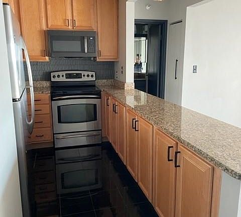 4th image of 1660 N Prospect Ave Floor 24