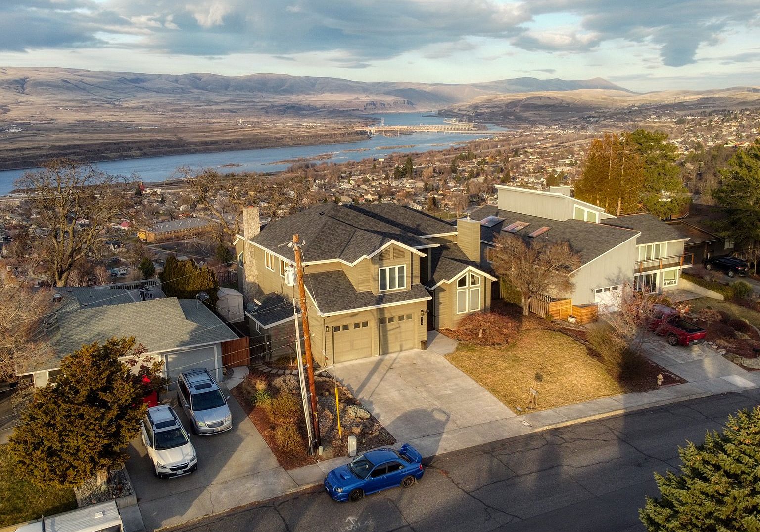 915 E 18th St, The Dalles, OR 97058 Zillow