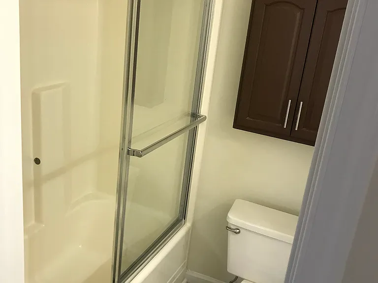 Rear bathroom & tub with glass doors