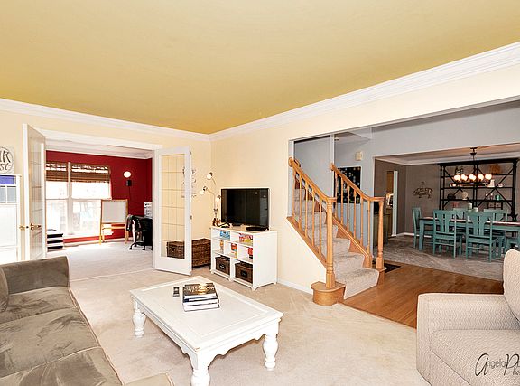 3rd image of 525 W Trl N