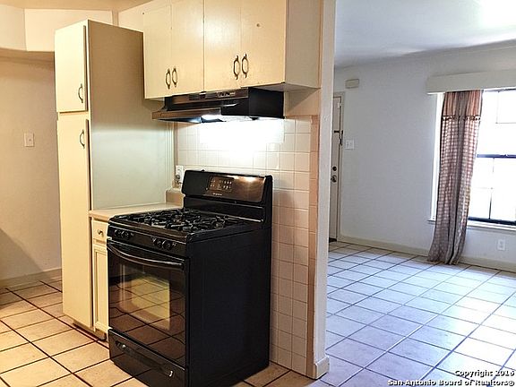 4th image of 1723 Montview Dr