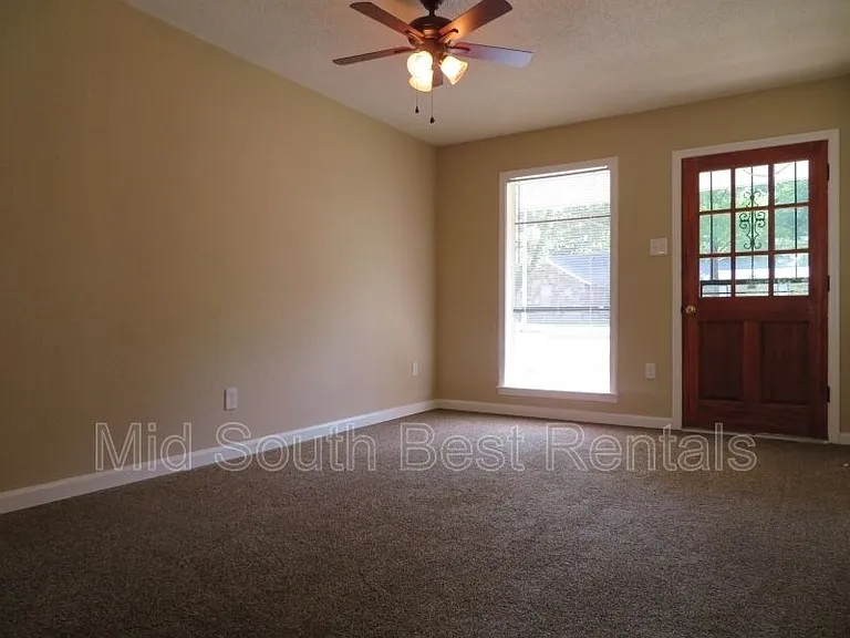4321 Crescent Park Dr — Photo 3