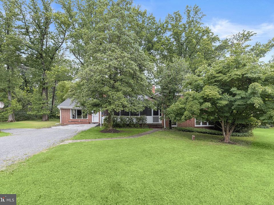 1st image of 2 Greenlea Dr