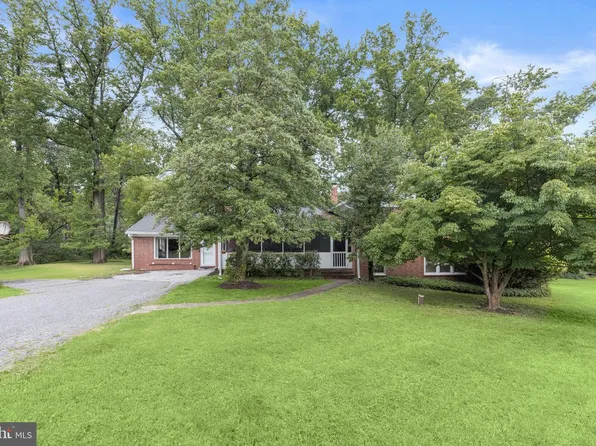 2 Greenlea Dr, Pikesville, MD 21208