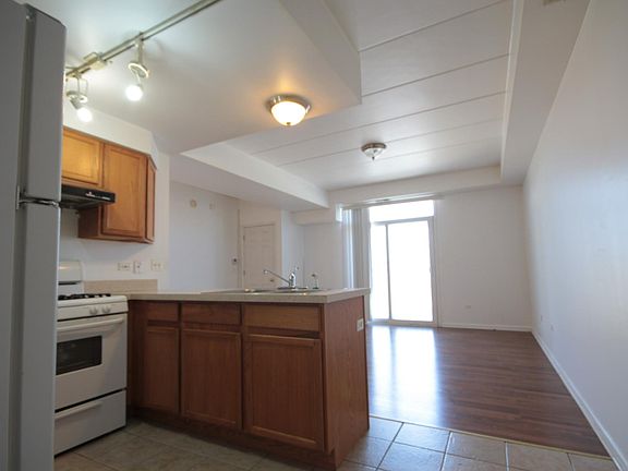 3rd image of 2734 S Wentworth Ave APT 517