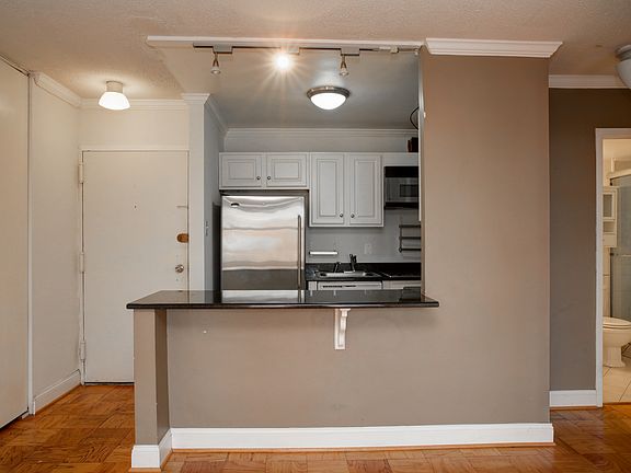 4th image of 1260 21st St NW APT 403