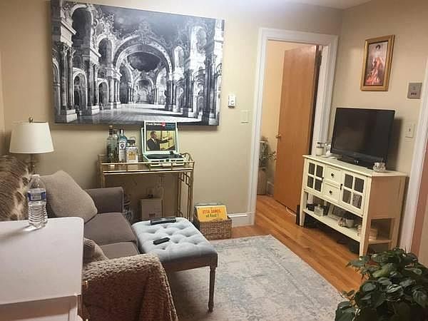 2nd image of 2 Winchester Pl APT 5
