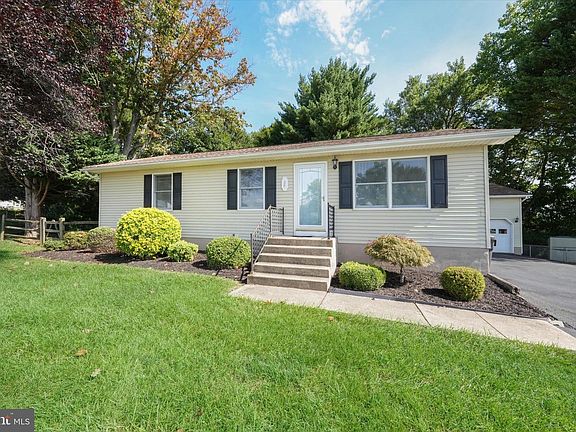 3rd image of 25 Winsome Way