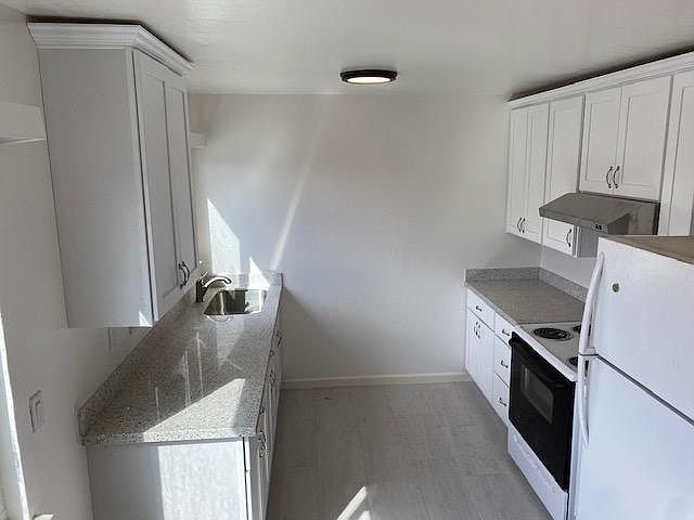 1st image of 214 Selwyn Dr #2