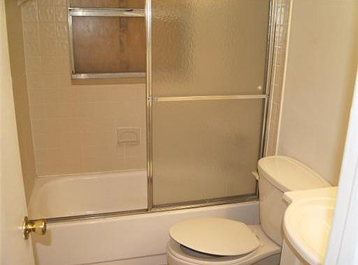 4th image of 1027 Twin Lakes Drive #28