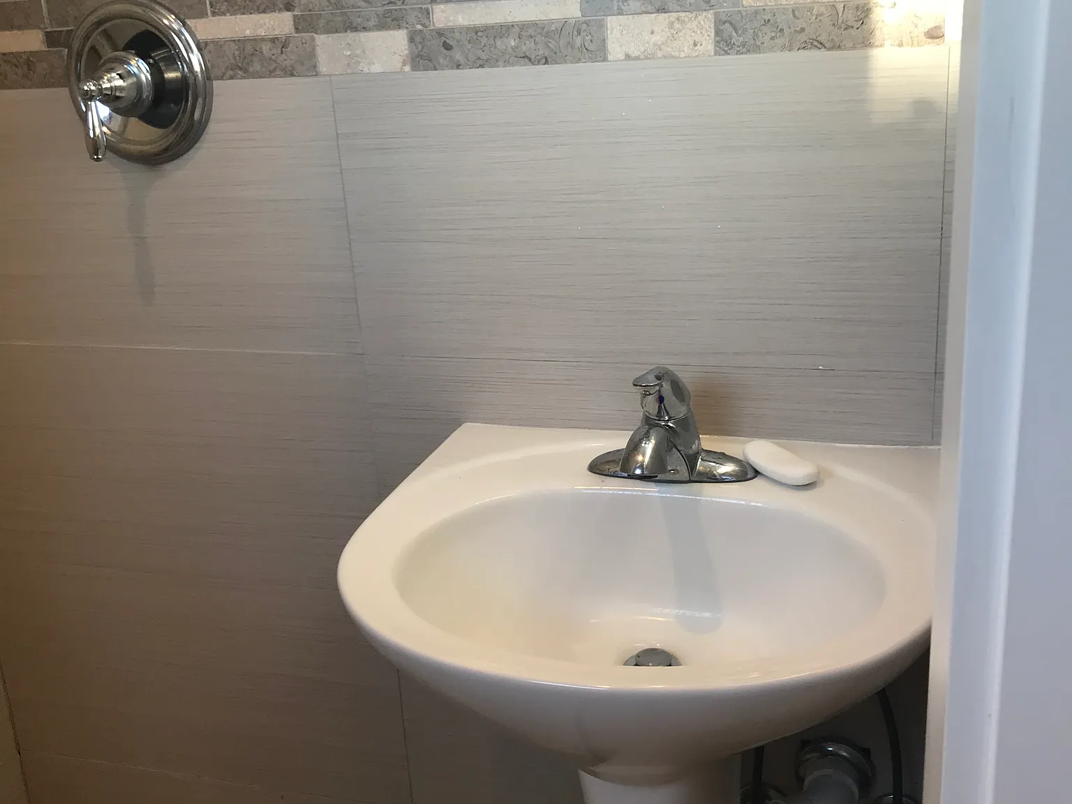 1 bed, $990 — Photo 2