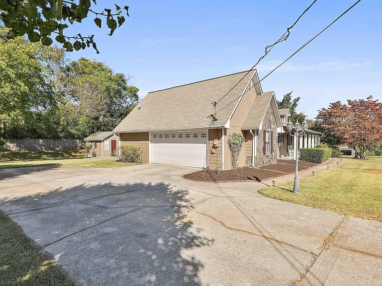 110 Hampton Woods Dr — Photo 11