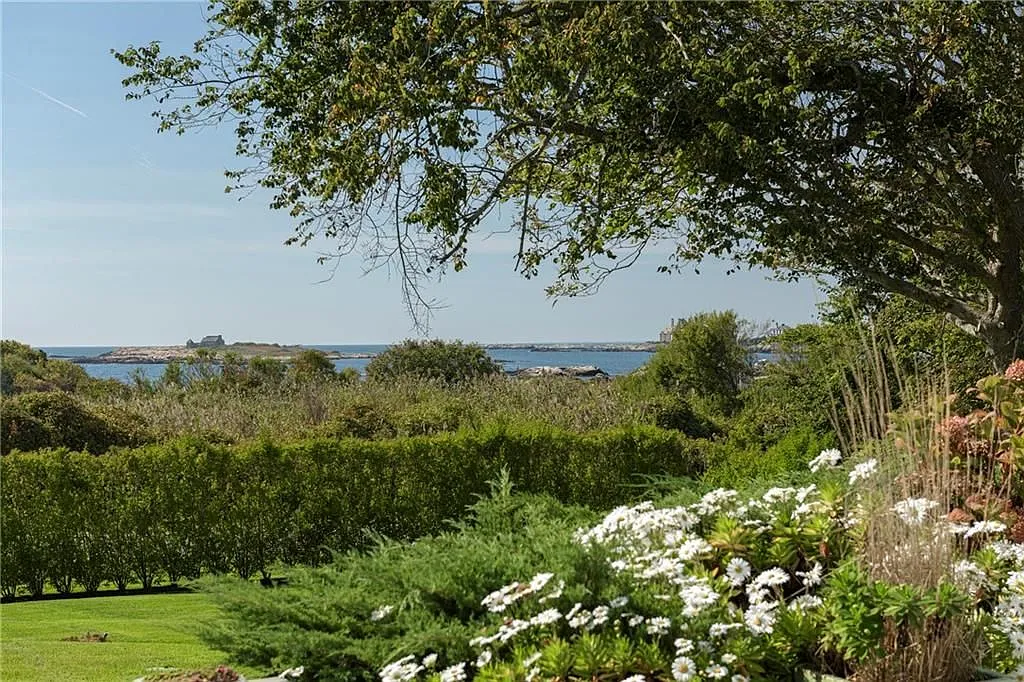 4 bed, 4.0 bath, 4131 sqft, $20,000 — Photo 3