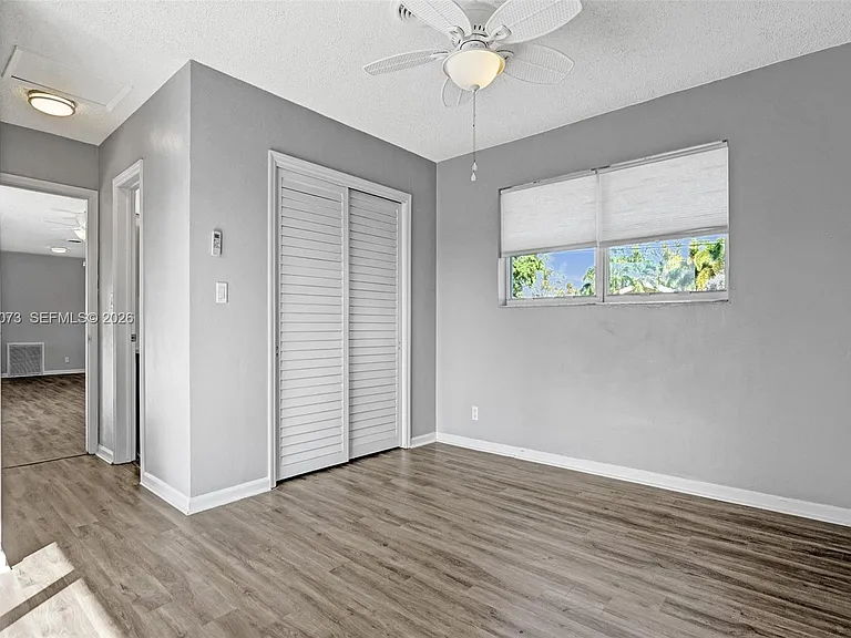 949 SE 10th Ct — Photo 17