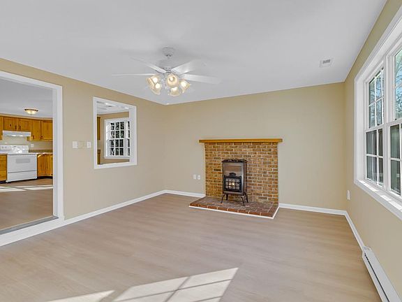 3rd image of 211 Porpoise Cove Ln