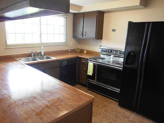 3rd image of 6851 Rockview Ct