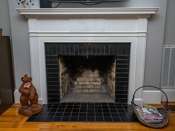 5th image of 205 E Park Dr