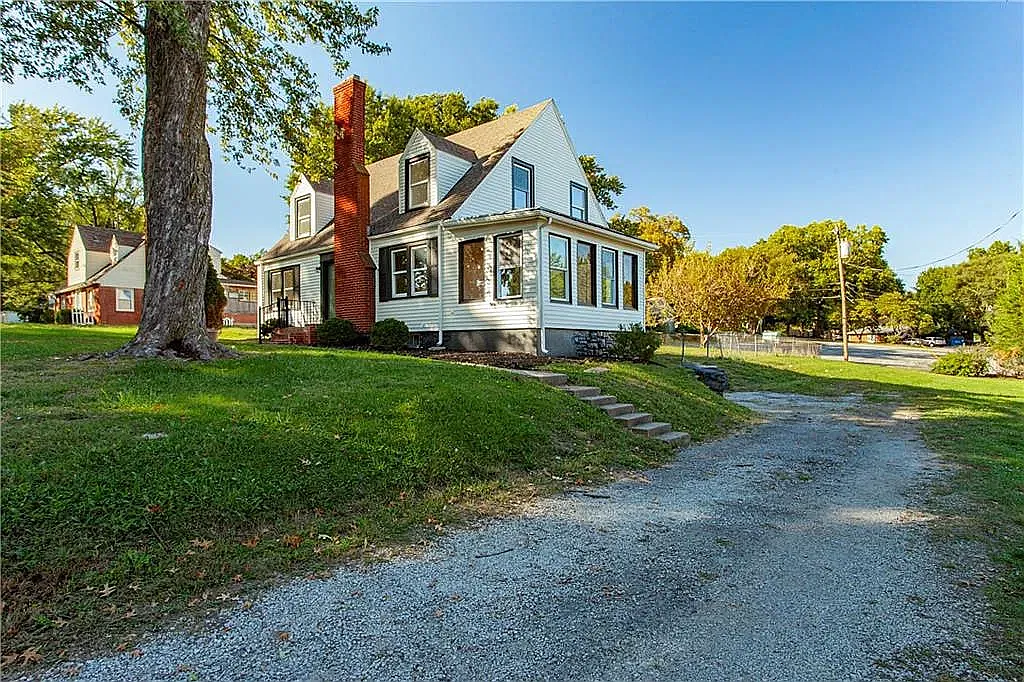 4 bed, 1952 sqft, $2,300 — Photo 3