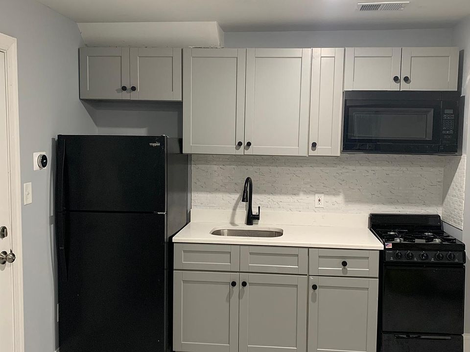 2nd image of 124 Palm St #1