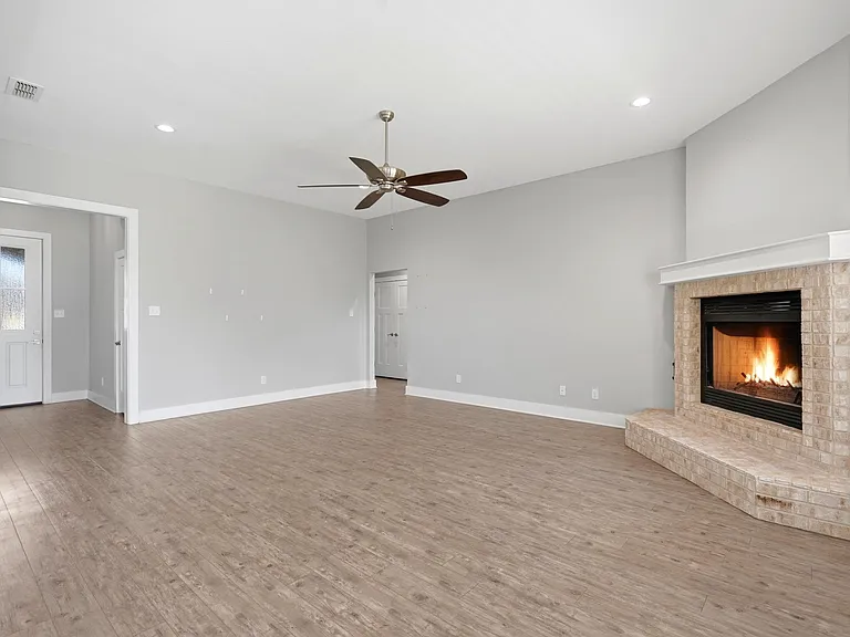 6609 Desert Willow Trl — Photo 12