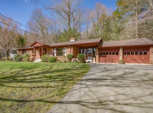 70 Ridgewood Dr, Russell, MA 01071
