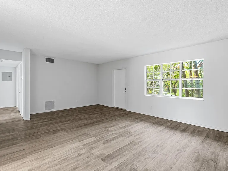 Entrance-Loiving Room