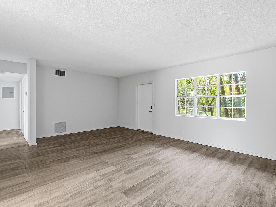 Entrance-Loiving Room