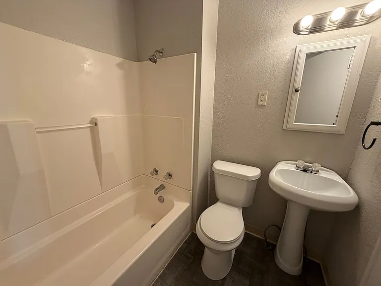 676 Grifton Ave — Photo 6