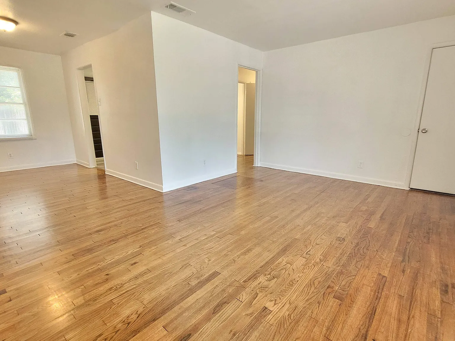 3 bed, 1108 sqft, $1,995 — Photo 3
