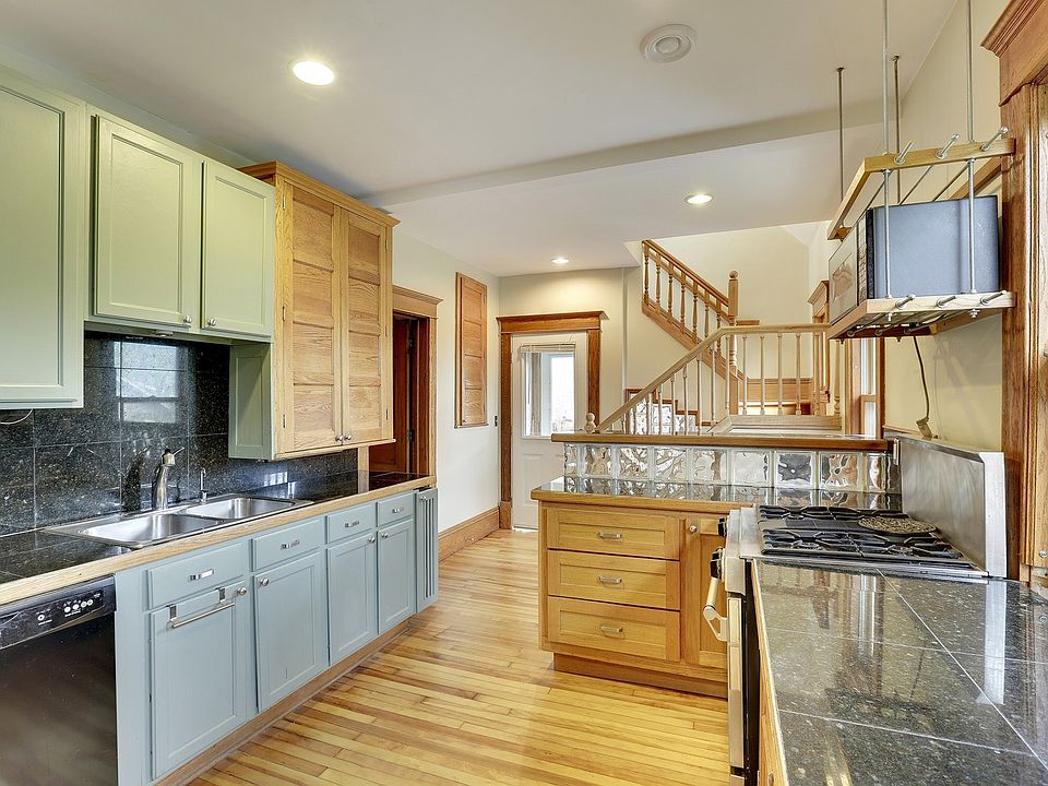 1st image of 3302 Harriet Ave APT 2