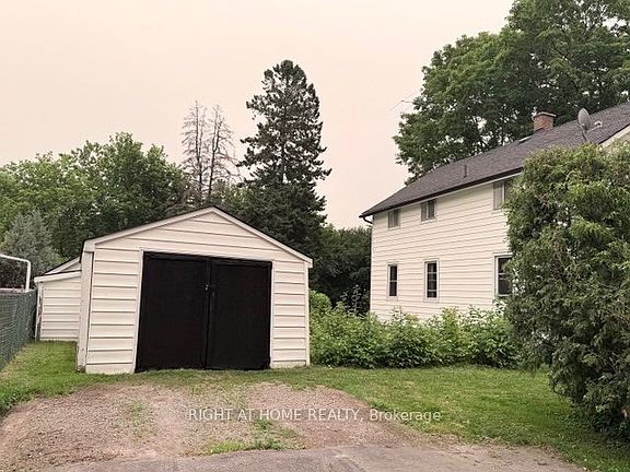 3rd image of 4893 Victoria St