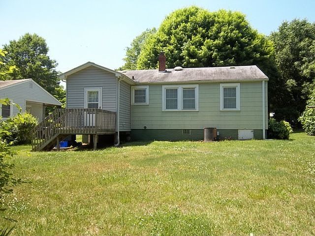 2nd image of 1322 Parkview Cir