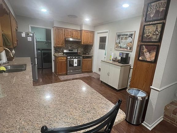 5th image of 1526 Rosewood Dr