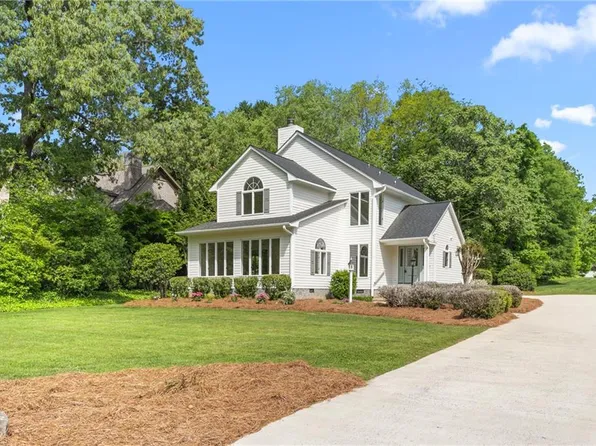 1925 W Lake Dr, Burlington, NC 27215