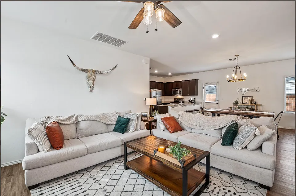 3 bed, 1450 sqft, $2,400 — Photo 4