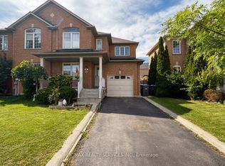 4 Butterchurn Rd, Brampton, ON L6X 4V1