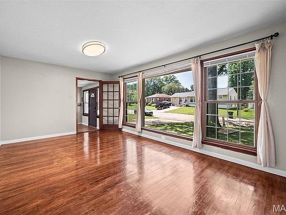 2nd image of 6224 Pointview Ln