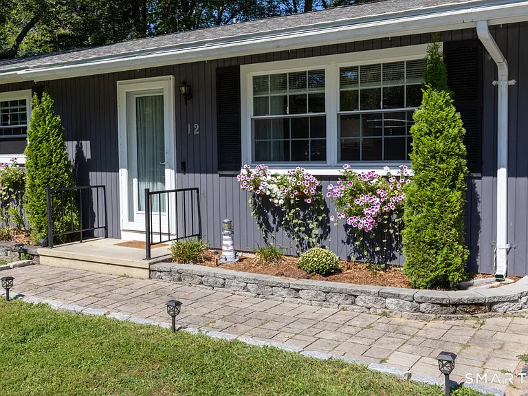 12 Allendale Rd — Photo 3