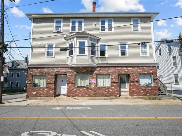 678 High St, Central Falls, RI 02863