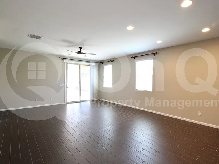 867 E Aberdeen Dr — Photo 8