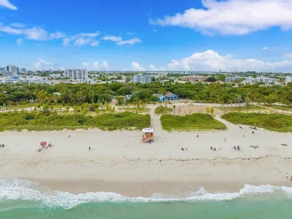 7921 Byron Ave APT 404, Miami Beach, FL 33141